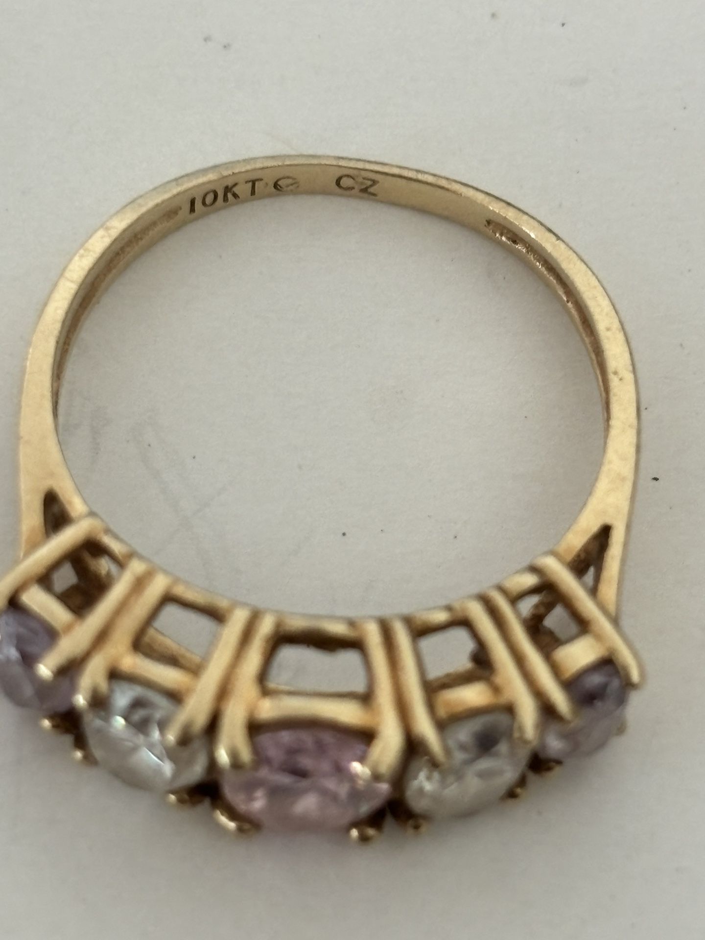 10 K Gold Ring With 6 Cz Diamonds