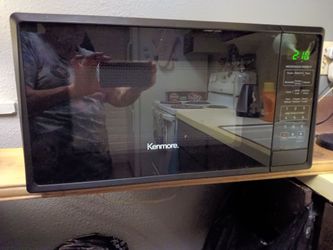 Kenmore 1000 W Microwave (32nd St & Thomas)