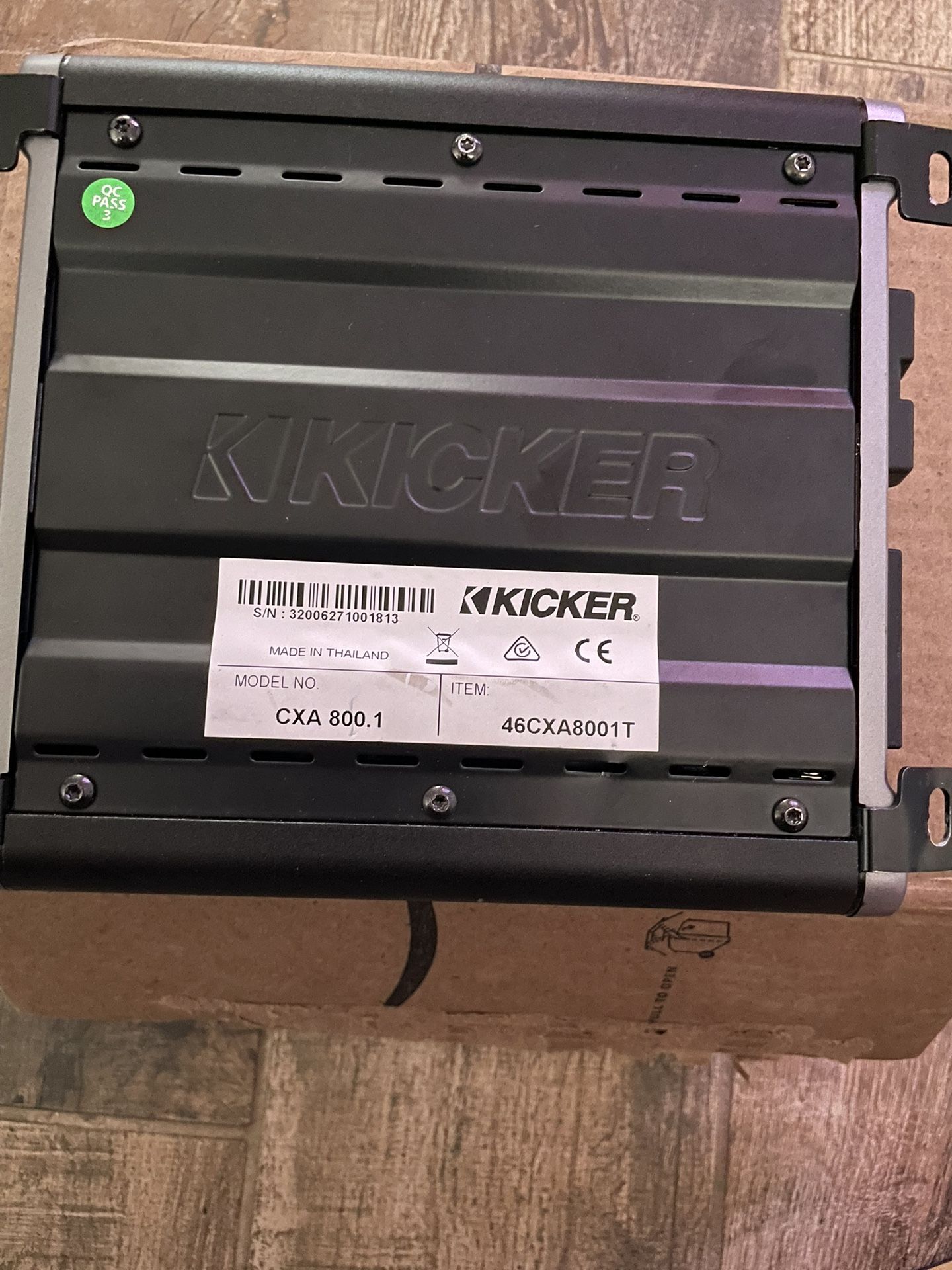KICKER AMP CXA 800.1 AND BASS KNOB
