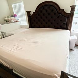 Solid Wood King Size Bed – Elegant, Sturdy, Like New