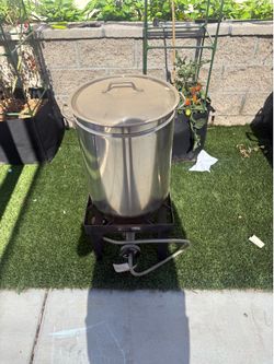 Seafood boil kettle, turkey fryer