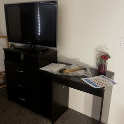 Dresser With Study/ Vanity