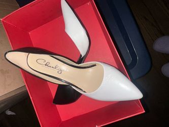 Charlyz Designed in Italy White Pointed-Toe Heels 8W