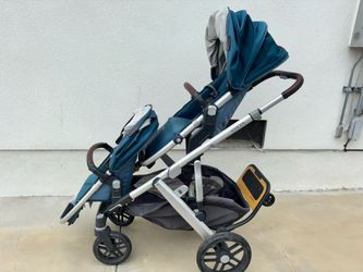 UppaBaby double stroller w kickstand
