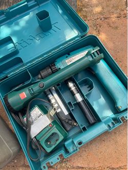 Vintage Makita 9.6V Drill & Flashlight Combo Kit W/ Case & Charger (6093D & ML902)