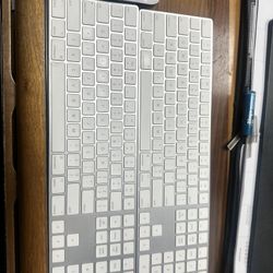 Apple Magic Keyboard with Numeric Keypad: Wireless, Bluetooth, Rechargeable. Works with Mac, iPad, or iPhone; US English - White