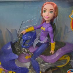 2017 Mattel DC Superhero Girls Batgirl With Batcycle