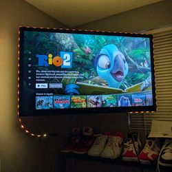 Phillips Roku Smart TV and  TV Wall Mount Swivel and Tilt for Most 26-65 Inch TV