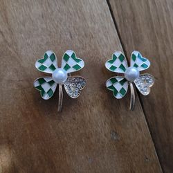 Lot Of 2 Metal Four Leaf Clover Shoe Charms 