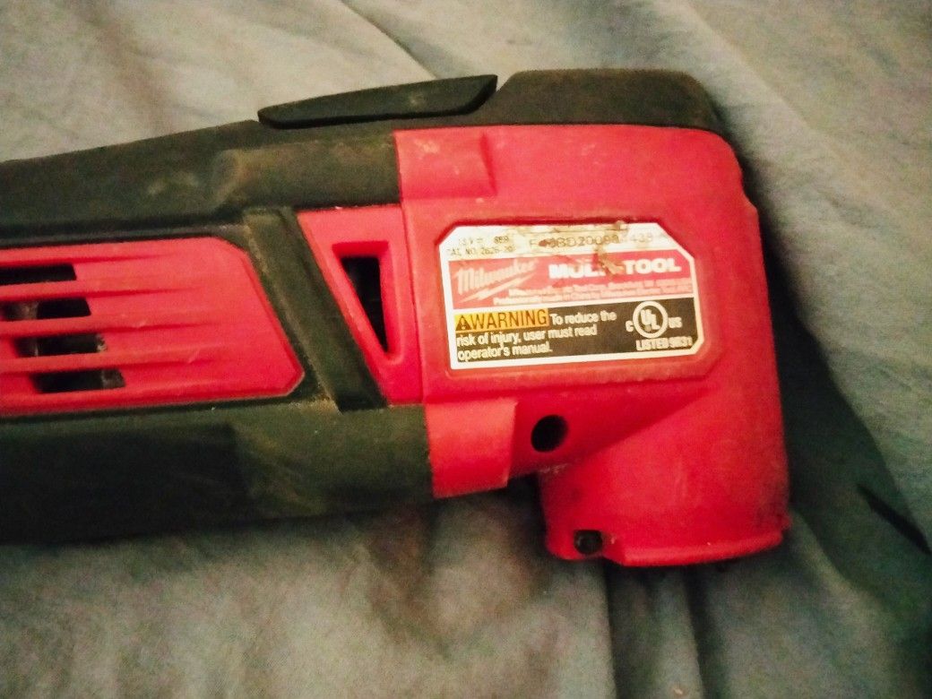 Milwaukee M18 18-Volt Lithium-Ion Cordless Oscillating Multi-Tool (Tool-Only)