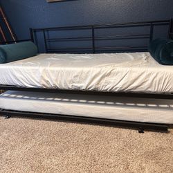 Metal Daybed With Trundle (w/2 Mattresses)