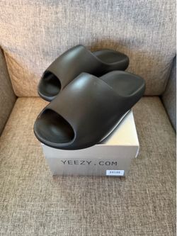 YZY YS-02 Black Yeezy Slide Coal Size 11 $55