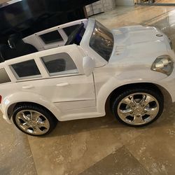 6V Mercedes-Benz GL450 SUV Powered Ride-On