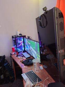 Gaming/ Streamer Set Up . Full Set Up 