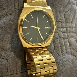 Nixon Time Teller A045. 100m Water Resistant Watch (37mm Stainless Steel Watch Face)