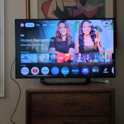 50 Inch LG Cinema 3D Smart TV With Remote And Glasses 