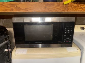 Frigidaire 1.1 Cu Ft 1100W Stainless Steel Microwave