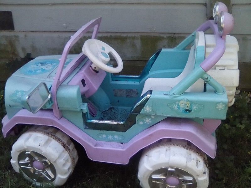 Little Girl Frozen Toy Ride In Battery Powered Vehicle