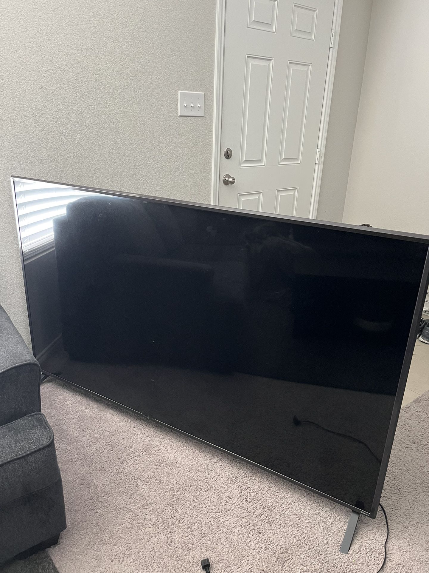 75 Inch LG Tv (Broken Screen) 