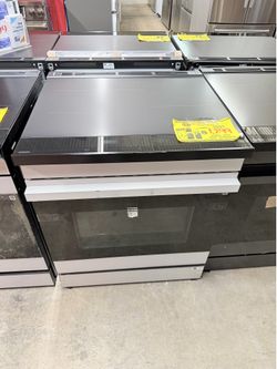 WHITE SAMSUNG BESPOKE INDUCTION RANGE
