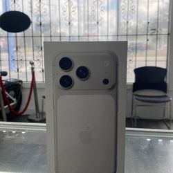 17 pro 256gb unlock!! Financing available!!