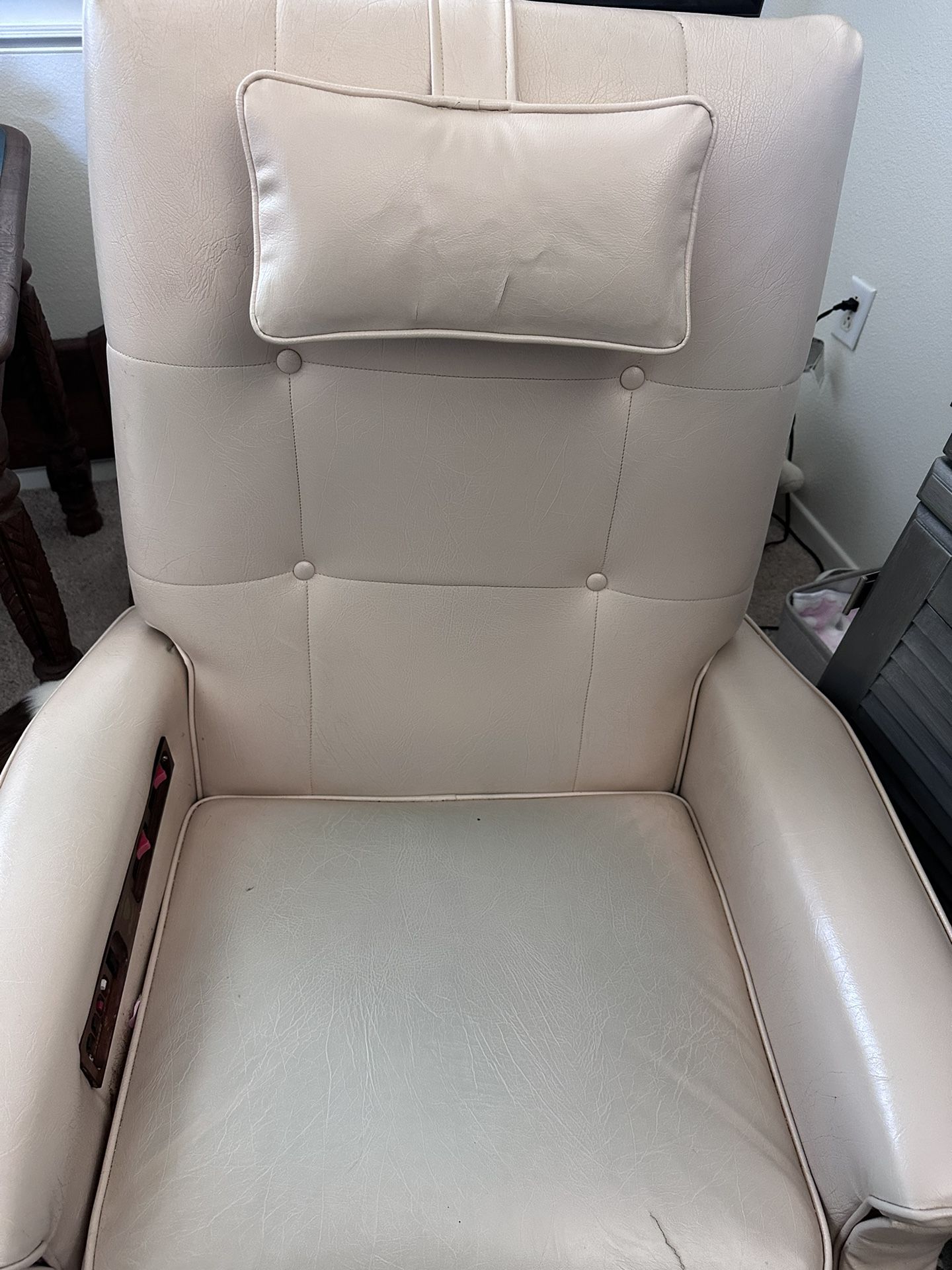 Original Niagra Rolla-ssage reclining chair with vibration. Vintage model made in 1969