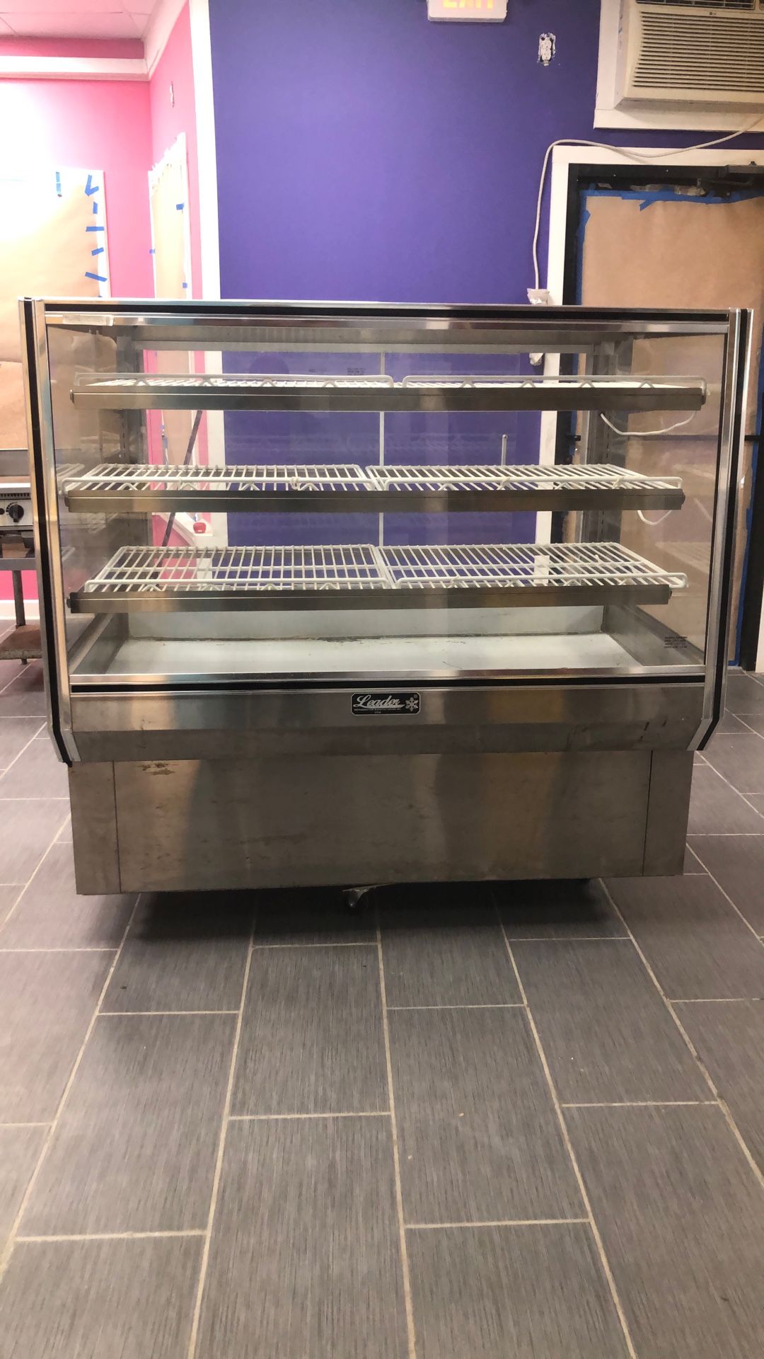 Leader Refrigerated Bakery Display Case 58x32