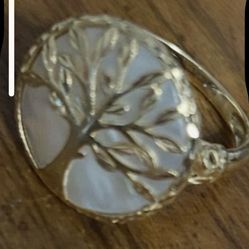 14k gold and mother of pearl ring size 8 with tree of life