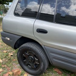 Toyota RAV4  Model  2000  ,131 K Millas 