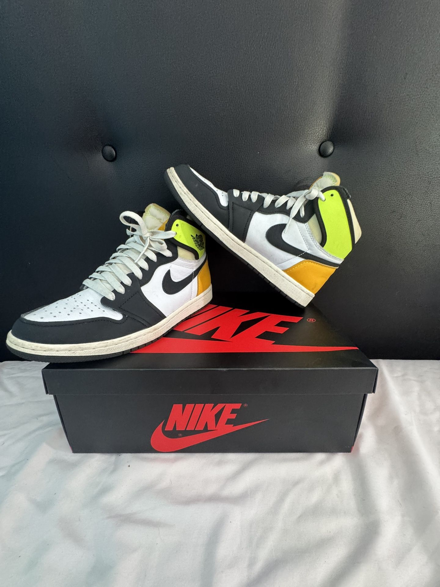 Air Jordan 1 Retro High OG white/black-Volt