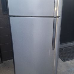 APARTMENT SIZE REFRIGERATOR (STAINLESS STEEL DOORS)