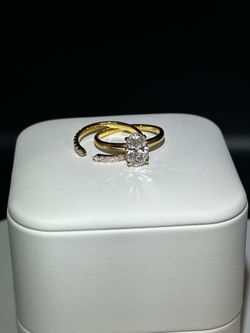 Oval ring gold /diamond