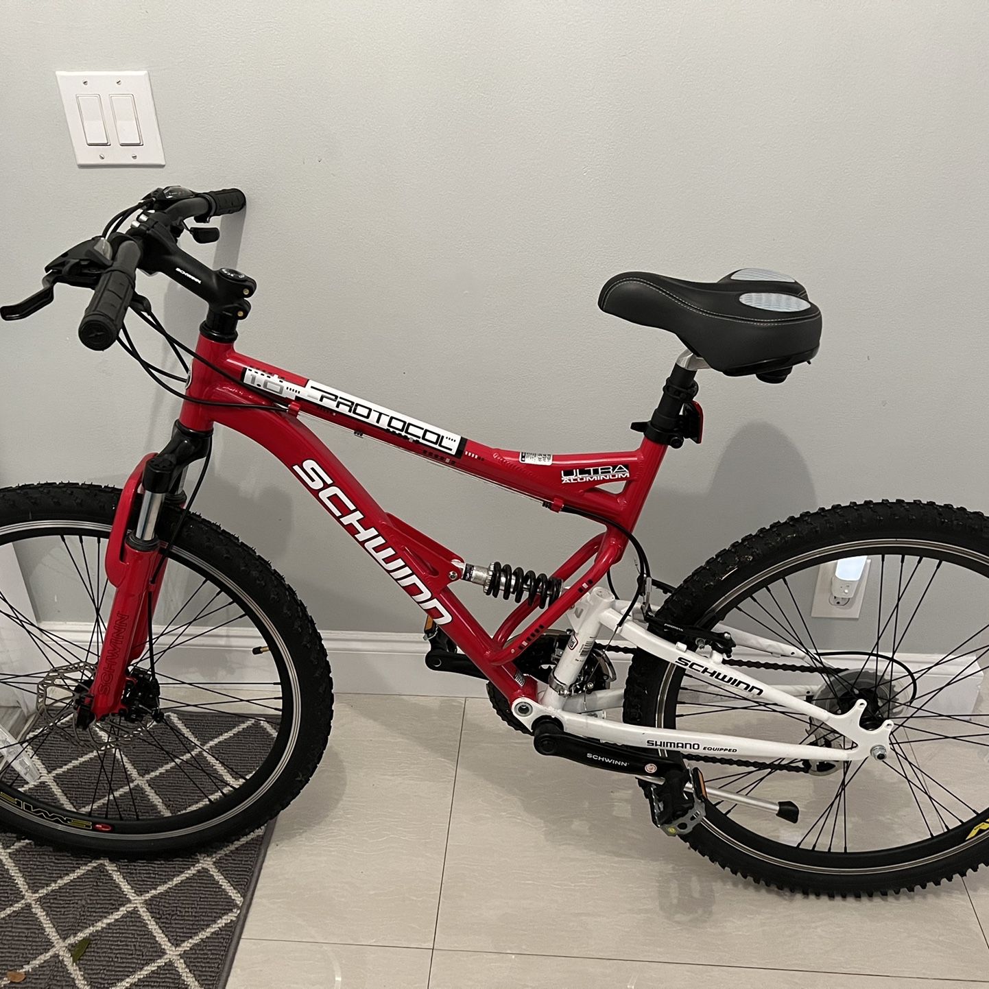 Schwinn Protocol 1.0 Men s Mountain Bike 26 Wheels for Sale in Fort Lauderdale FL OfferUp
