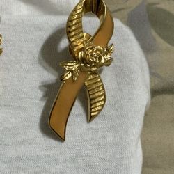 Avon Gold and Pink Enamel Breast Cancer Ribbon Flower Pin