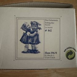 Vintage Hummel Figurine (Hum 196/0)