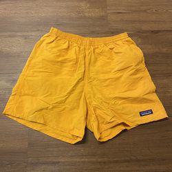 Patagonia M’s Baggies Size Small Mango Color