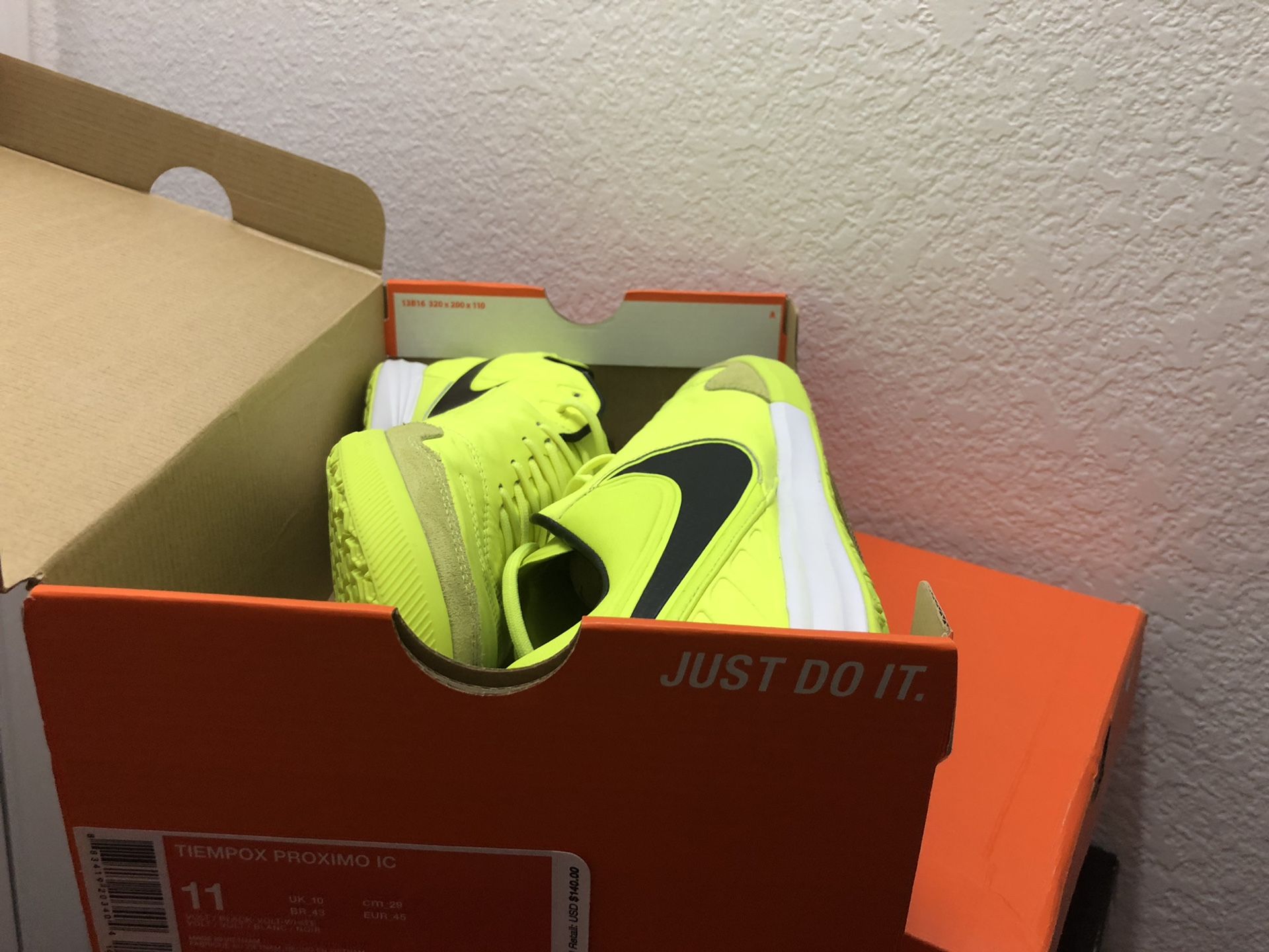 New msrp $140 Nike TiempoX Proximo IC 843961-707 Indoor Soccer Shoes Volt Black Sz 11