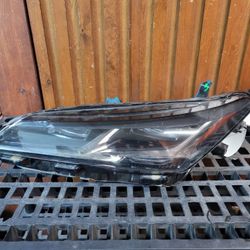 2019 - 22 - TOYOTA AVALON- LEFT- HEADLIGHT 