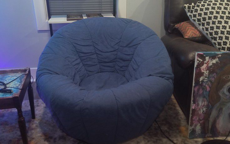 Swivel Lounge Chair 