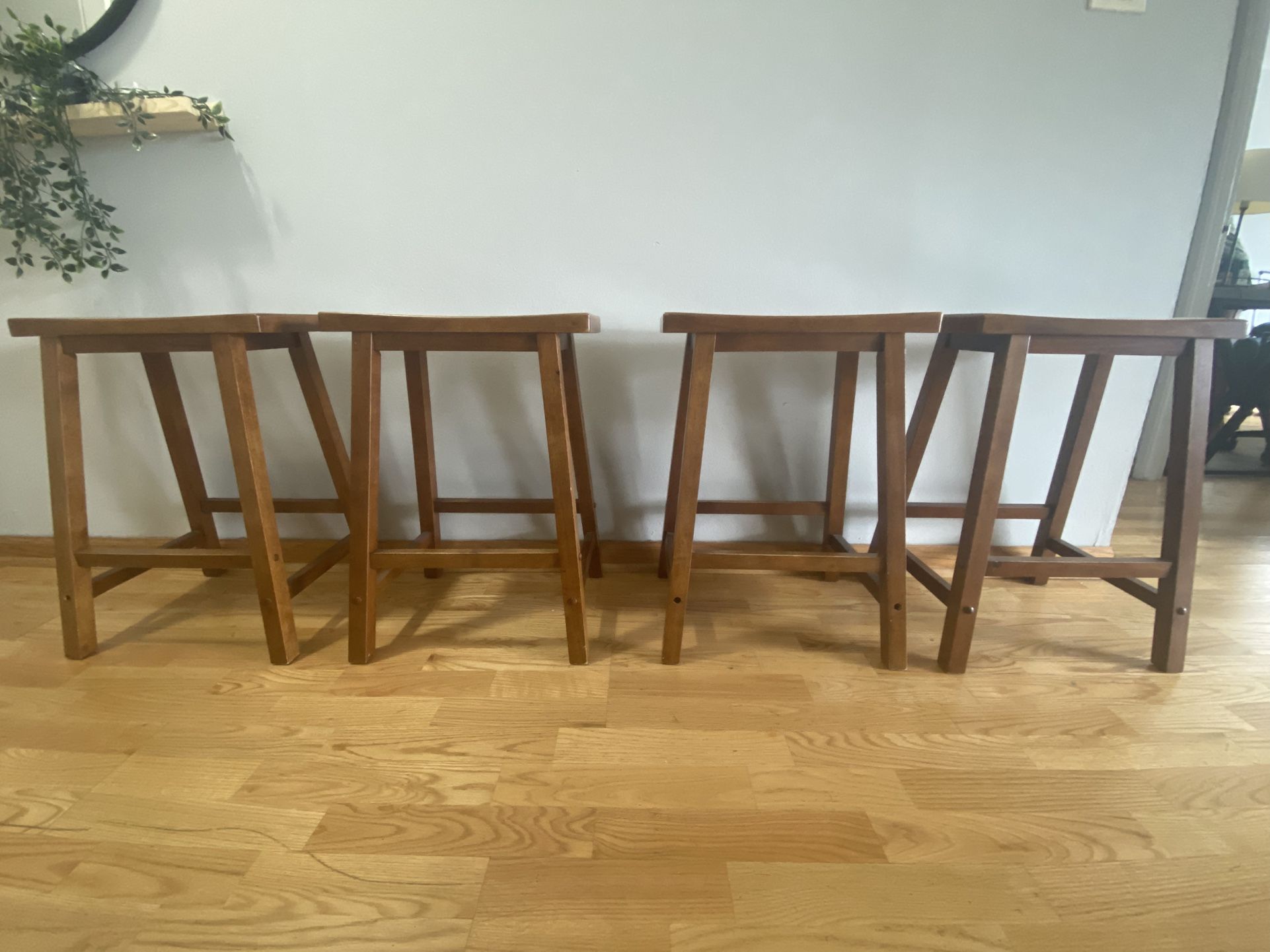 4 Wooden Stool Set