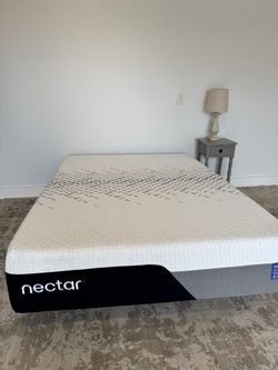 Nectar premier memory foam mattress and Adjustable base - Queen size
