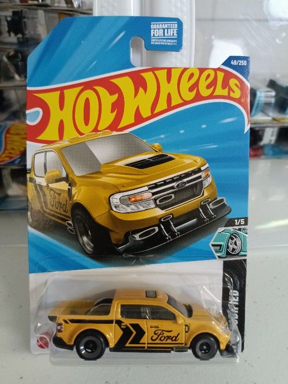 Hot Wheels '22 FORD MAVERICK CUSTOM