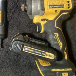  DEWALT ATOMIC 20V MAX Cordless Brushless Compact 1/4 in. Impact Driver W/Battery And Charger 