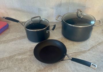 Le Creuset- 3 pots/ pans