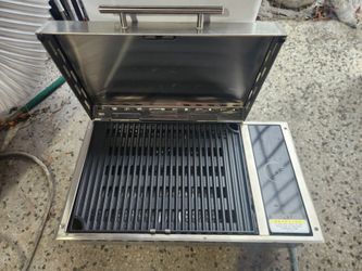 BA2426-001 Never Used Kenyan 120V Built-In Electric Grill