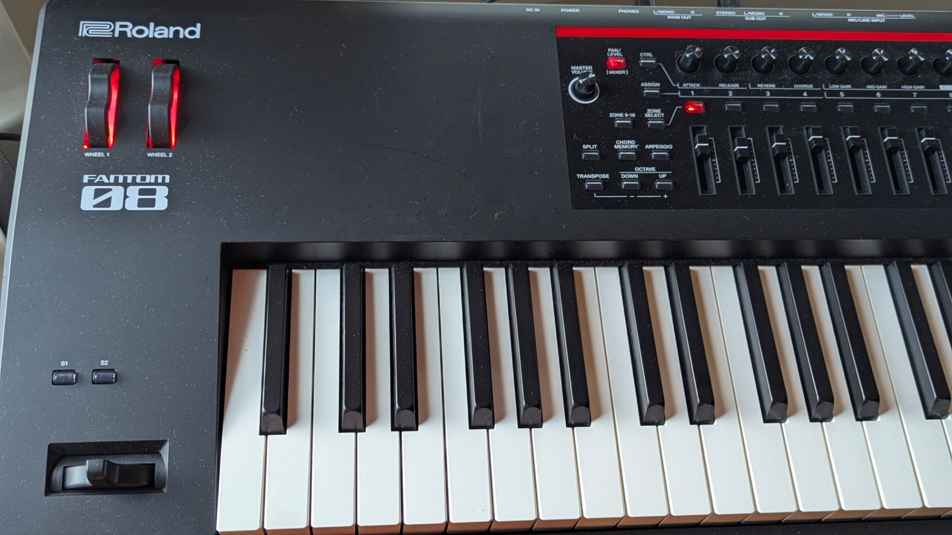 Roland Fantom 08 Keyboard Synthesizer (88 Keys)