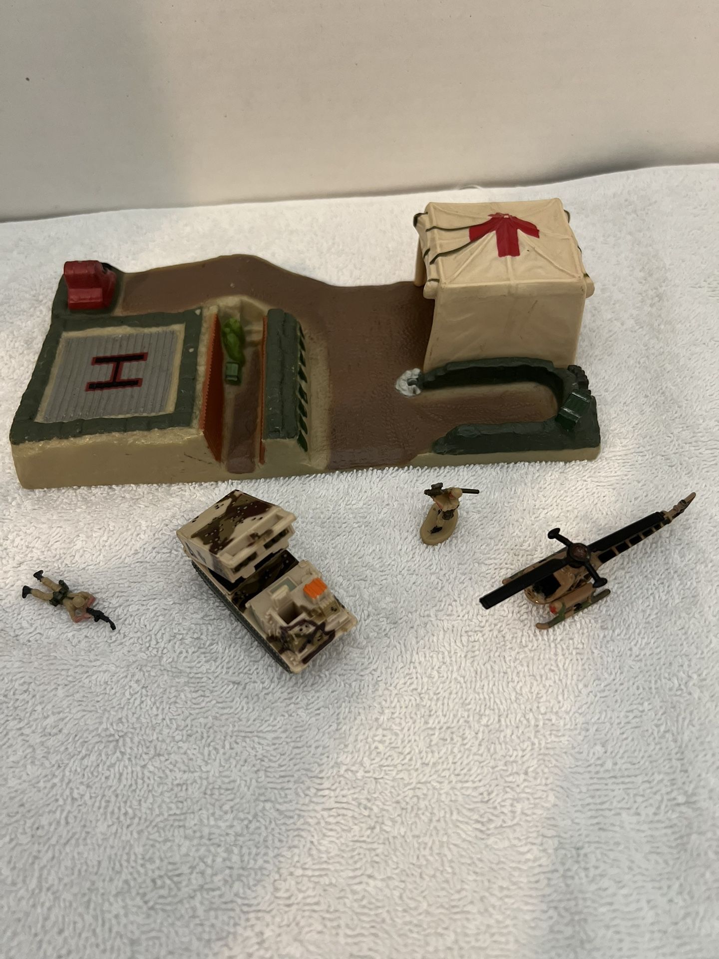 Vintage 1992 Micro Machines Battle Zone Hospital Playset Lewis Galoob