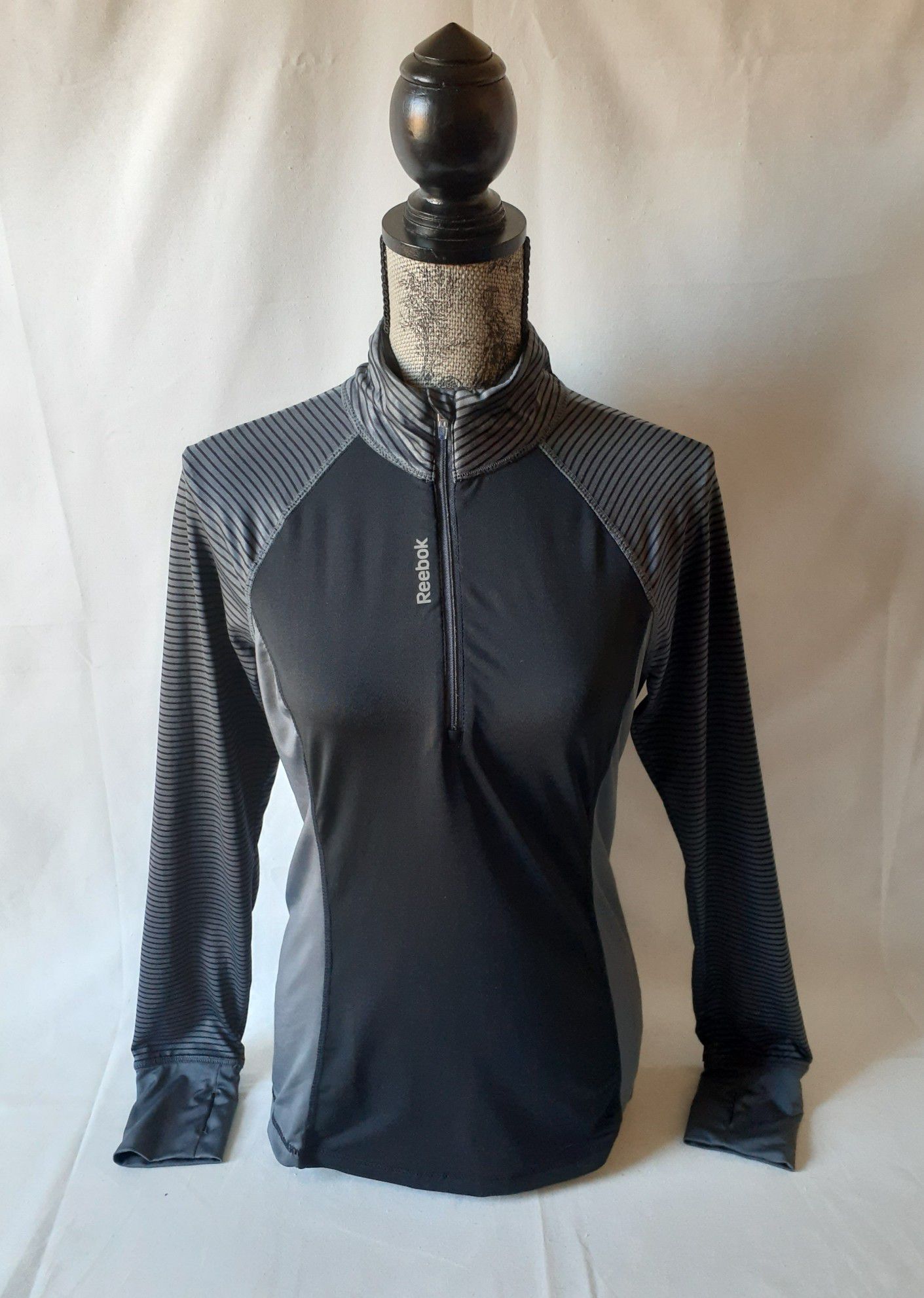 Reebok women's black/gray long sleeve1/4 zip athletic top size S