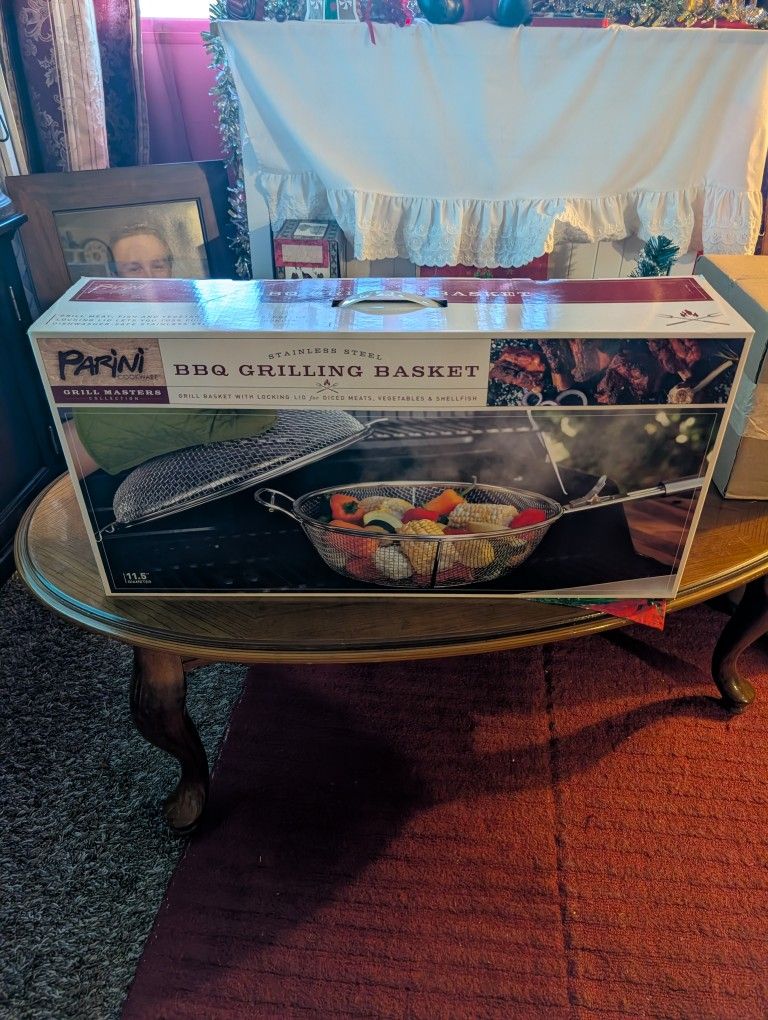 BBQ Grilling Basket. New In Box