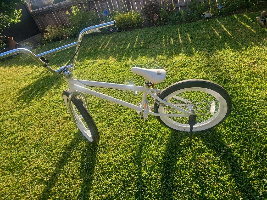 Elite BMX ORGINAL BIKE Collectors 340 P Beautiful New Tires